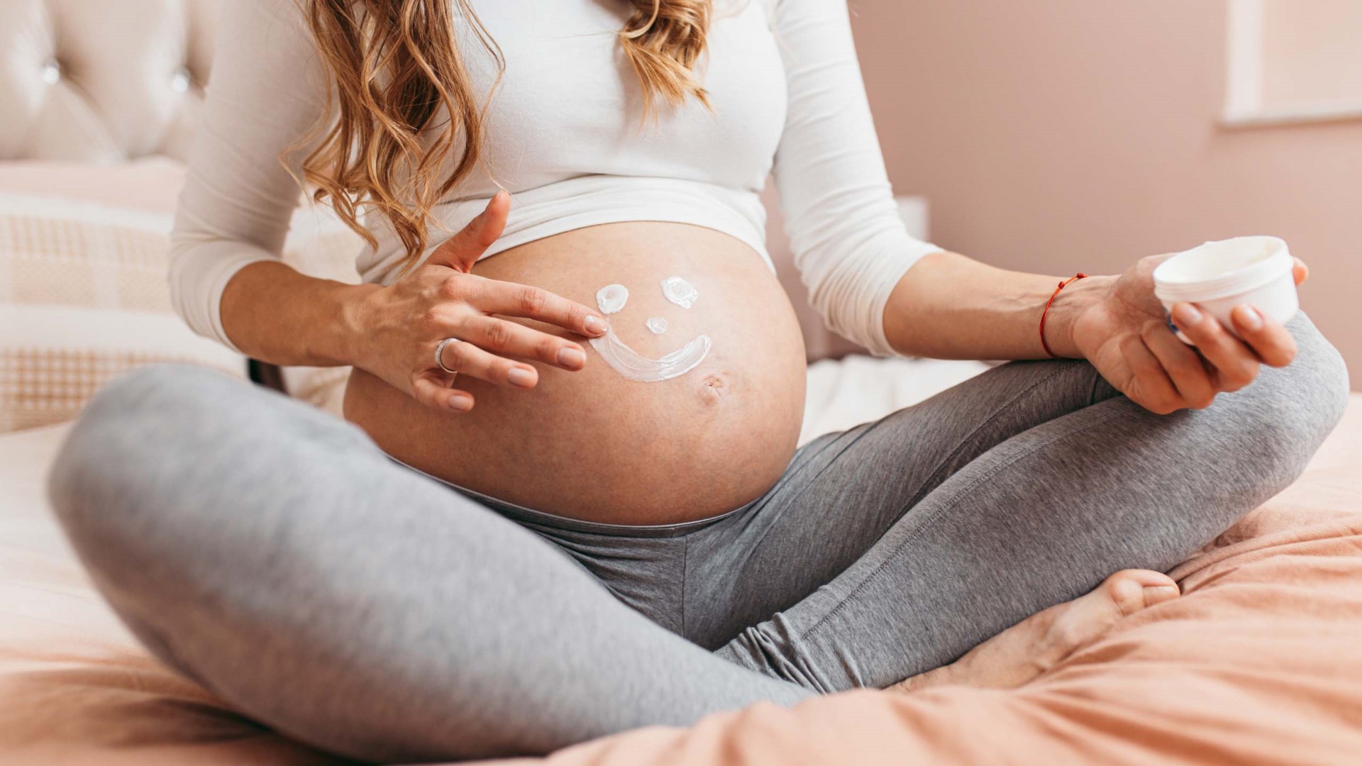 Be nice to your legs: wear compression socks during pregnancy