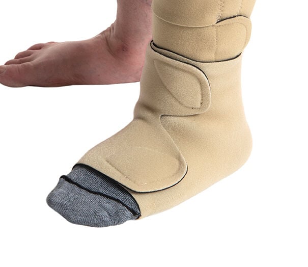 compreboot_beige_closed.jpg?