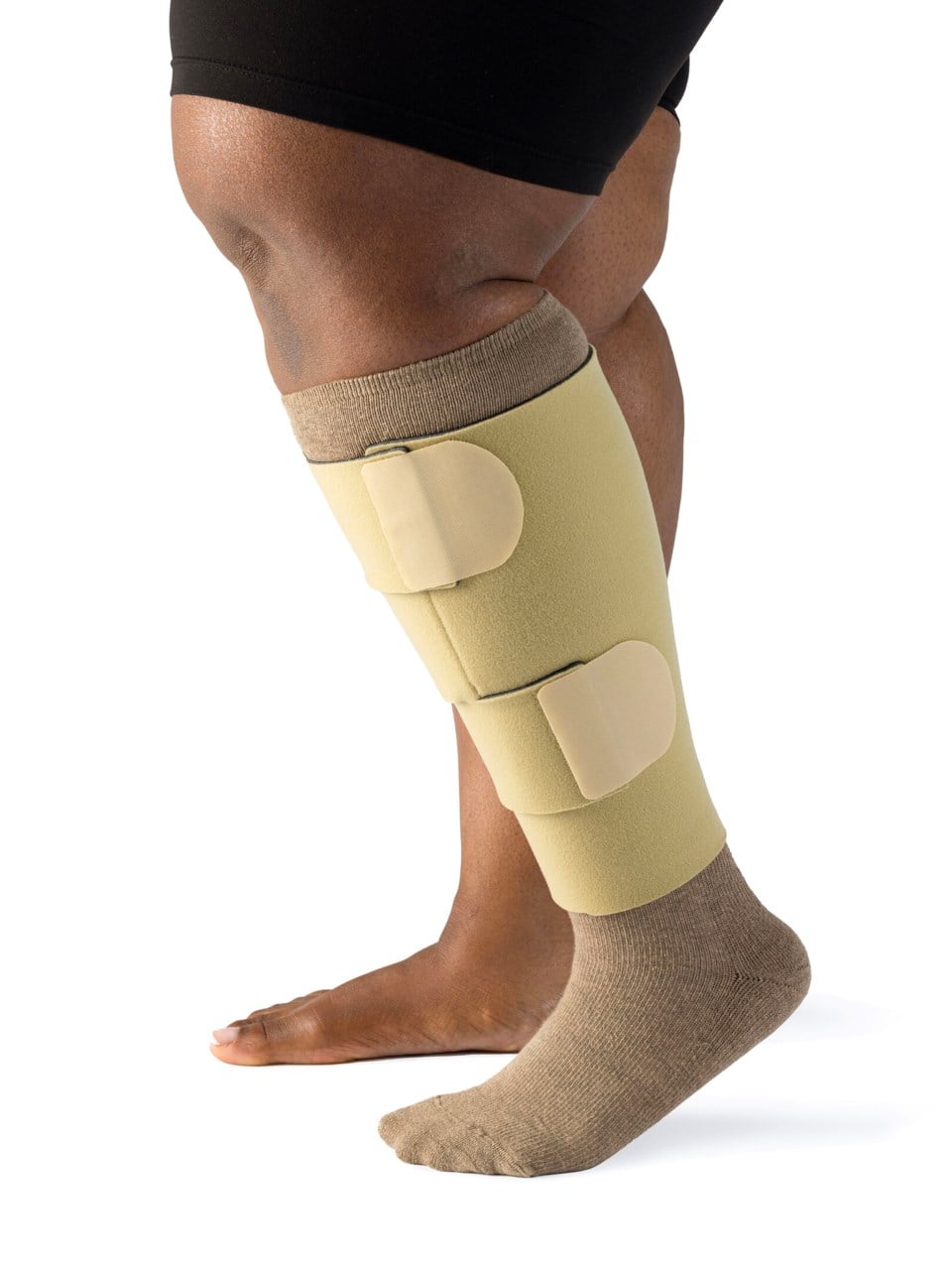 Woman wearing Sigvaris Compreflex Contain inelastic wrap in the color beige