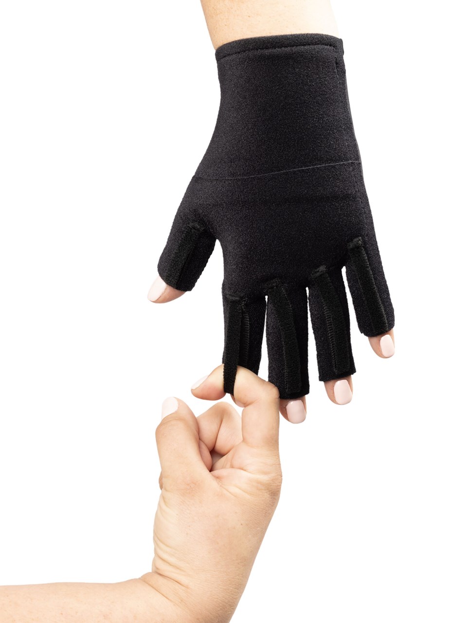 Female wearing the MCE DORSAL POCKET GLOVE in BLACK